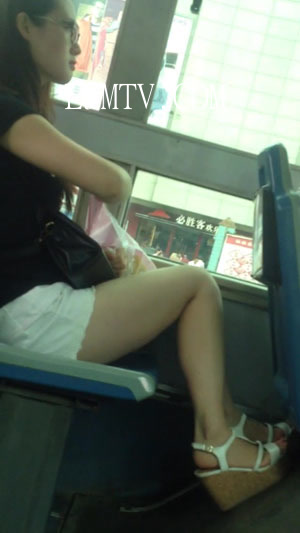 街拍大师超级白嫩玉足高清拍摄高跟丝袜-007-2(1)