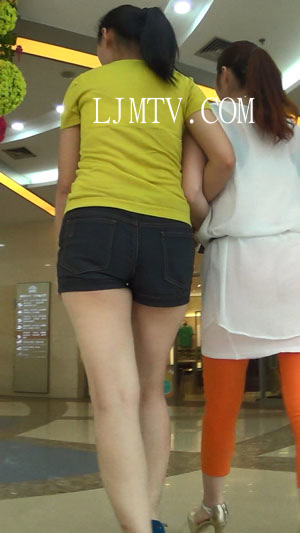麋小鹿大师2013-2014街拍视频合集3-商场牛仔热裤小少妇