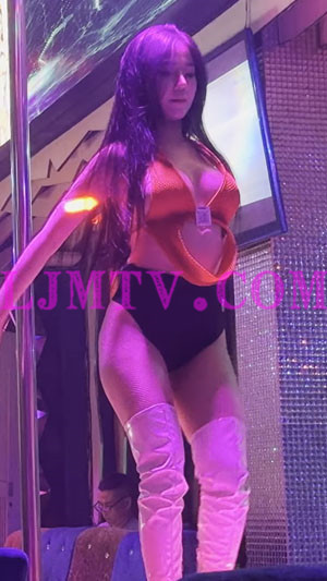 红色深V黑色高腰裤的过膝白靴风骚女人-4K视频