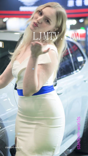 2024深圳改装车展AutoShowRacingModel活泼的外国美女车模14