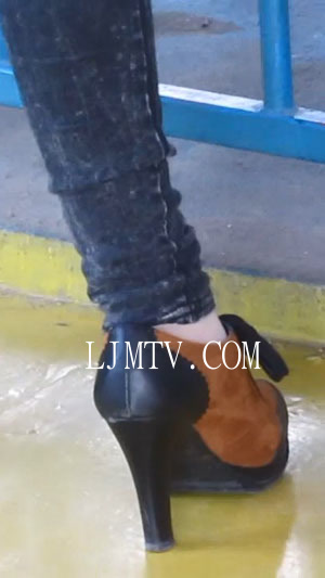 街拍大师小胡小斐高清拍摄高跟丝袜-cMVI_0153