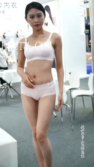 2024深圳内衣展鸿泰盛2美女模特内衣秀Show下着モデル