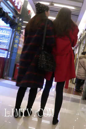 街拍客精选紧身裤热裤全集视频1001-1100-服装城逛街的美女们.