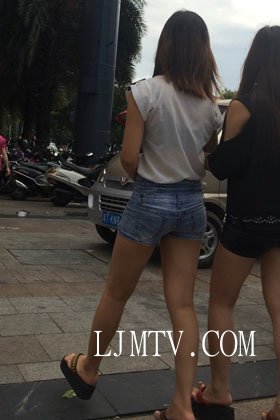 小龙大师精品街拍系列合集-紧身牛仔热裤包臀小少妇