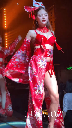 甜美女孩日式和服款式比基尼三角裤光腿水晶高跟鞋热舞