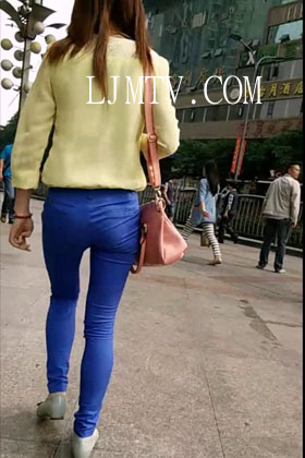 街拍客-羿龙大师街拍作品全集上早班的黄衫纯蓝紧翘圆润美女