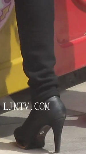 街拍大师小胡小斐高清拍摄高跟丝袜-MVI_0298