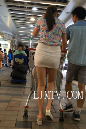 小龙大师精品街拍系列合集-成熟少妇超短裙臀宽-01