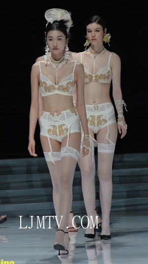 4K内衣秀美臀控2024深圳SIUF法安娜群走内衣秀（最美背影）