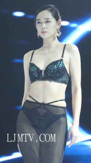 2023广州针博会彭颖怡性感美女模特时尚内衣秀Show下着モデル