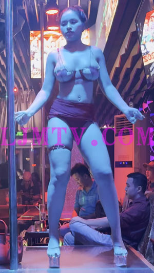 胸部太大保不住的贴片奶罩超短裙露底裤水晶恨天高舞女-4K视频