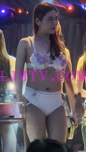 红唇黄发花朵胸罩白色高腰裤热舞辣妹-4K视频