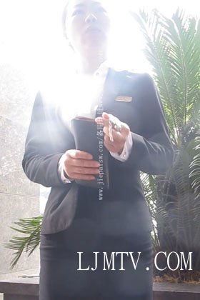 东厂街拍大忽悠买丝袜强袭抄底2013年4月-2(1)