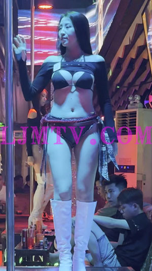 奶子很大黑色绑带比基尼牛仔三角裤乳白皮靴钢管舞娘-4K视频