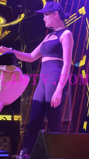 气质鸭舌帽女dj裹胸黑色瑜伽裤打碟诱惑-4K视频