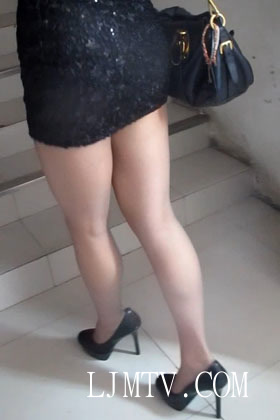 大忽悠2014.5.5-175CM极品女神丝袜原味续集第6季】极品制服女神穿着透视装灰丝用矿泉水浇丝袜脚丝袜的防水性很强啊直接脱裤袜2014.5.5-190IX1 (3)(New1)