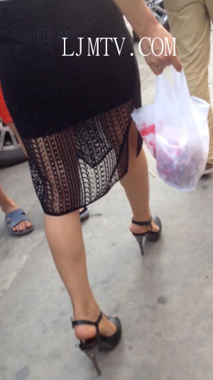 街拍大师超级白嫩玉足高清拍摄高跟丝袜-61(1)