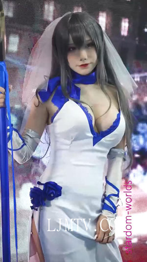 Cosplayサン.ルイアズールレーン碧蓝航线路易九世华服的圣骑士cicf2020