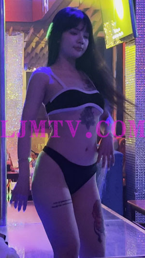 少女款式吊带的嫩妹都是纹身三角裤热舞赚小费-4K视频