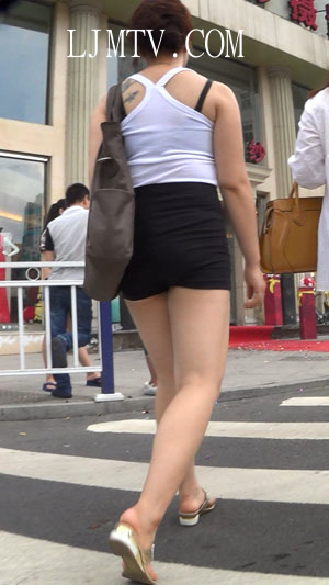 麋小鹿大师2013-2014街拍视频合集1-超丰满黑色紧牛热裤少妇