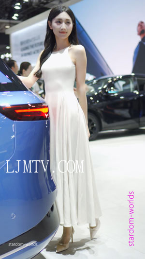 2025粤港澳大湾区车展她好像不是车模AutoShowRacingModel10