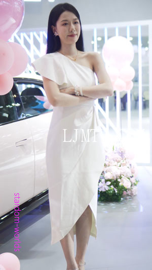 2025东莞春季车展美女车模RacingModel58