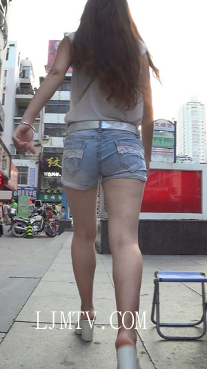 麋小鹿大师2013-2014街拍视频合集2-街拍高跟长腿牛仔热裤少妇