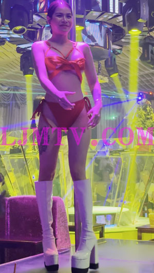 大腿根部有纹身的红色比基尼少妇束发舞娘-4K视频