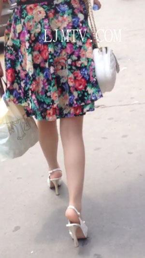 街拍大师超级白嫩玉足高清拍摄高跟丝袜-56(1)