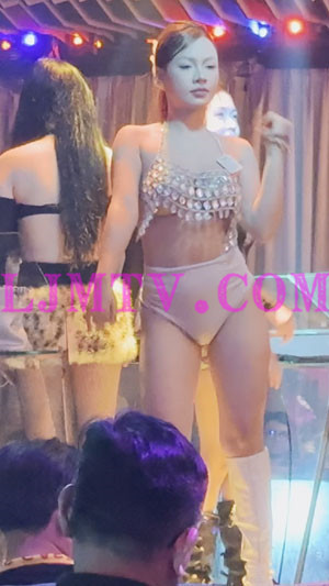 少妇款钻石挂饰吊带衫肉色高腰裤白皮靴热舞妹子-4K视频