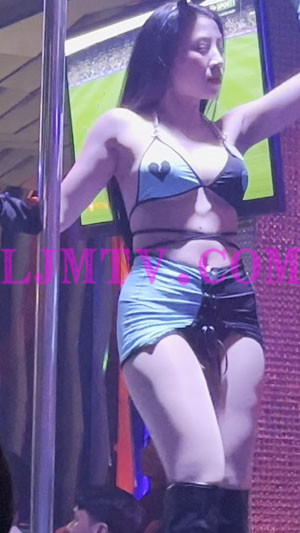 半老熟女蓝黑相间比基尼露内短裙黑皮靴跳钢管舞-4K视频