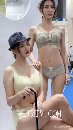 深圳SIUF内衣展歌彩妮灰绿色蕾丝文胸内裤的两位模特-4