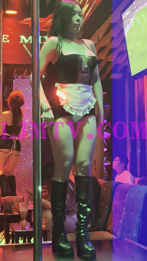 漂染丰满小妹黑色镂空紧身包臀裙露内这是女仆装-4K视频