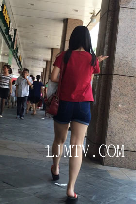 小龙大师精品街拍系列合集-长腿牛仔热裤