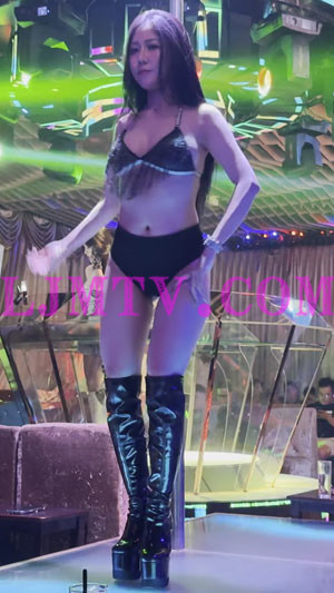黑色吊穗胸罩的黑色高腰裤长筒皮靴细腿熟女-4K视频