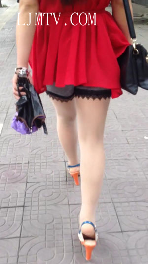 街拍大师超级白嫩玉足高清拍摄高跟丝袜-020(1)