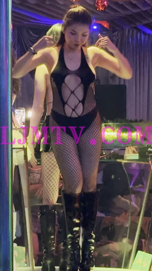 黑色网孔镂空连体衣的黑色三角裤黑皮靴舞女-4K视频