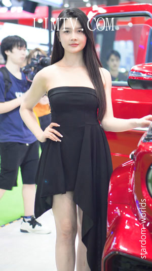 2024深圳改装车展RacingModelAuto美女车模熊熊2