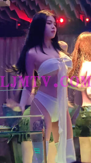 傲人双峰的黑发美女白色超窄裹胸三角裤搭配美腿过膝白靴热舞-4K视频