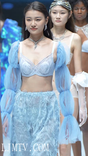 4k视频2024深圳非海绵美乳型内衣秀-（巨奶版）美胸内衣(1)