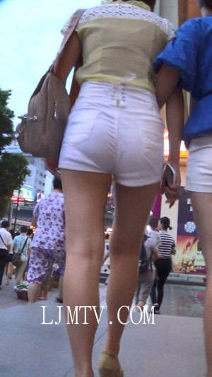麋小鹿大师2013-2014街拍视频合集2-街拍圆臀白裤小少妇