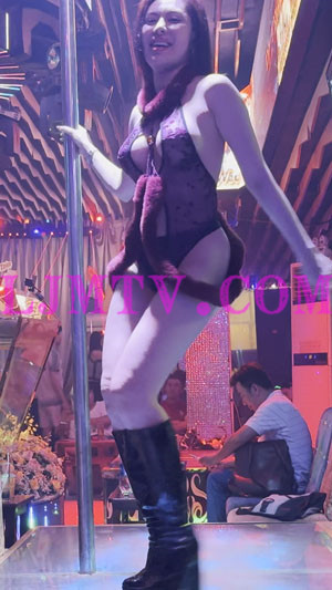 火辣熟女透视情趣内衣黑皮靴三角裤愉快扭动-4K视频