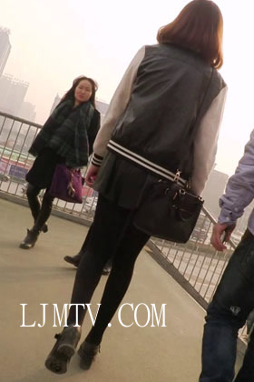 街拍客精选紧身裤热裤全集视频1001-1100-极品黑丝大长腿去唱K