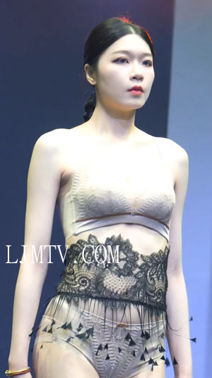 2023深圳内衣展盐步内衣秀莎莲妮2美女模特时尚秀Show下着モデル