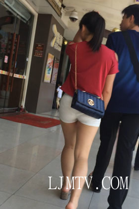 小龙大师精品街拍系列合集-长腿白紧热裤少妇-02
