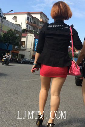 小龙大师精品街拍系列合集-热裤和短裙少妇