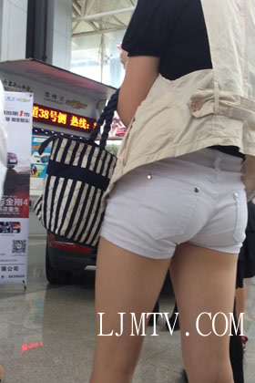 小龙大师精品街拍系列合集-白紧大屁股热裤