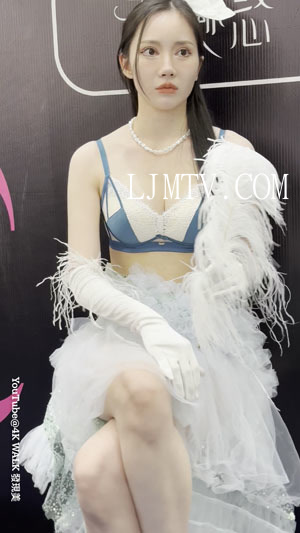 2023深圳SIUF内衣展蓝色镶边白色蕾丝文胸贵妇气质手套美女-1