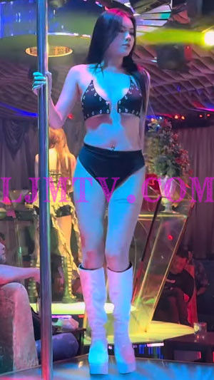 铆钉胸罩的气质白靴女人跳舞非常有感觉-2K视频
