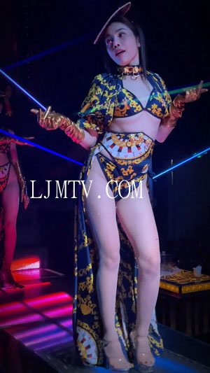 夸张黄蓝吊带裹胸三角裤的网袜大长腿水晶凉高跟骚舞妹子